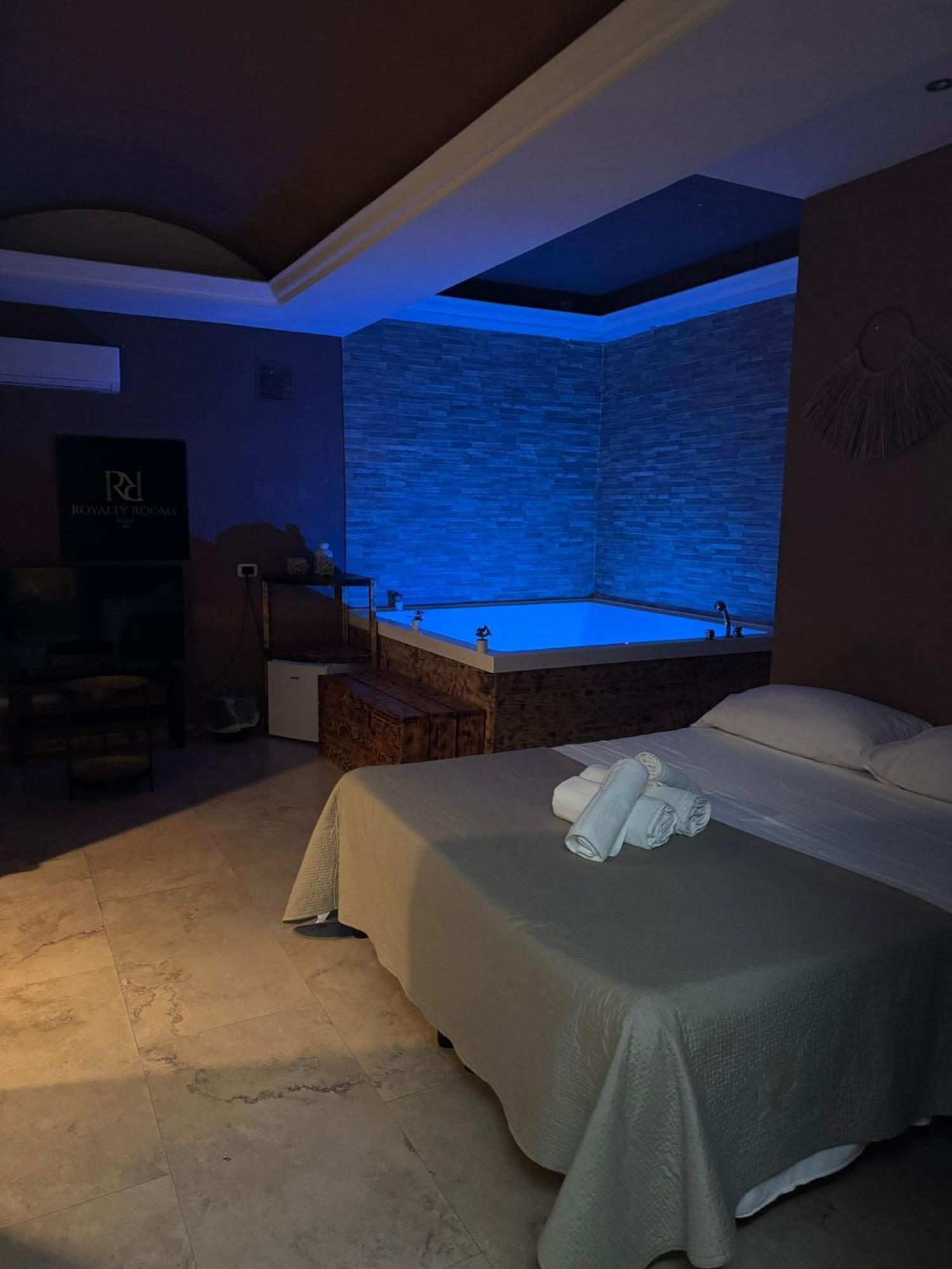Royalty Rooms & Spa Nápoles Exterior foto